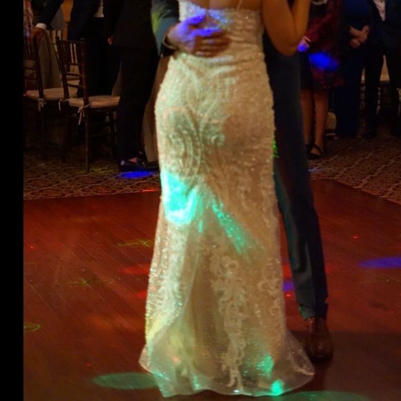 Beautiful dress - Picture 4 of 9